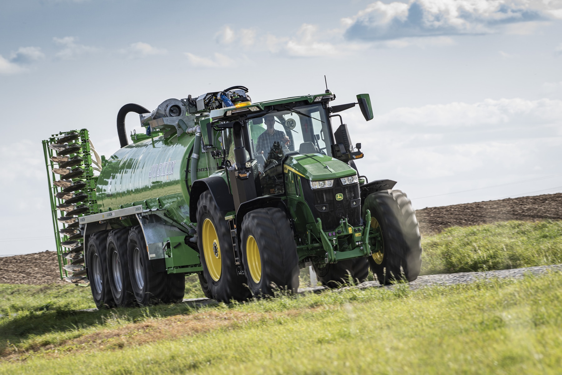 John Deere sets efficiency benchmark on the road