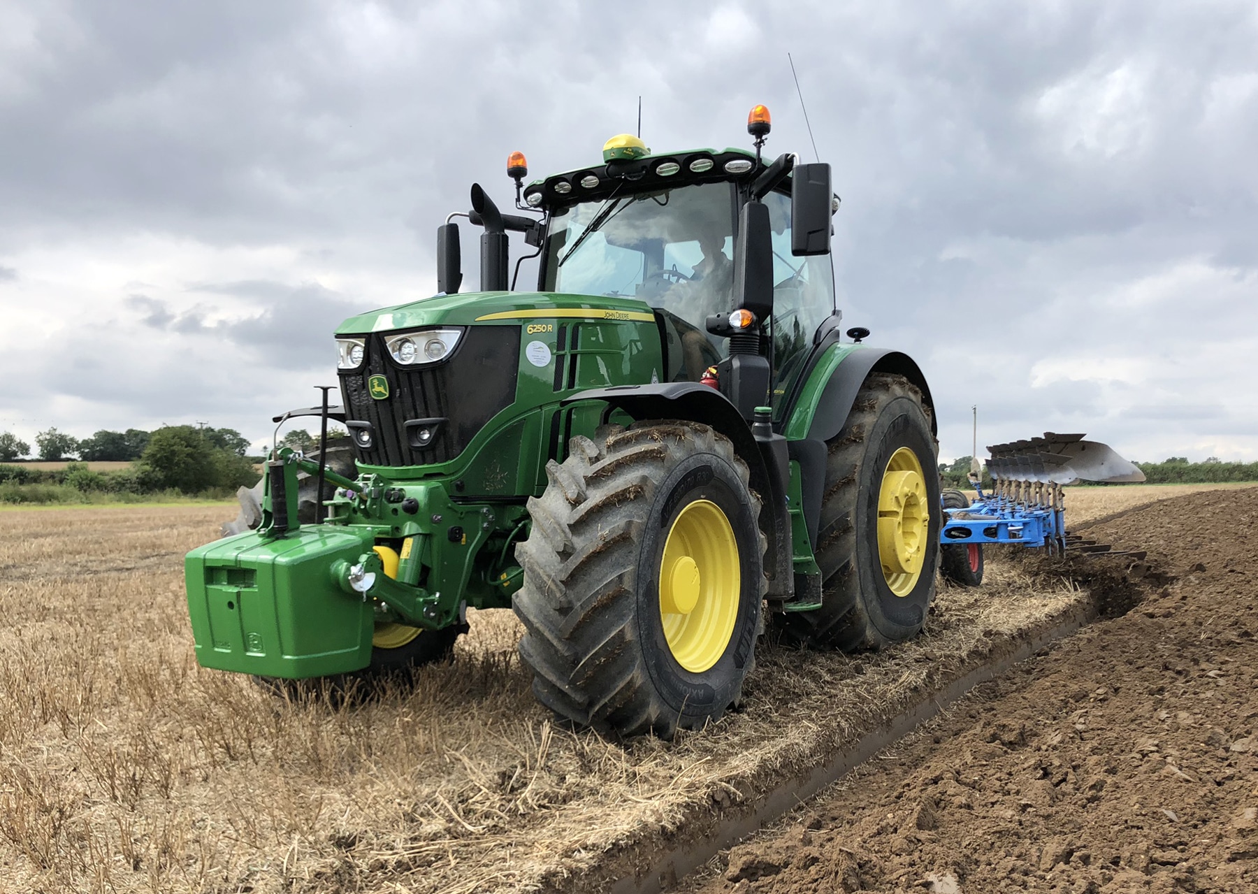 Press Release: Versatile Tractor/tyre Combination Boosts Farm Efficiency