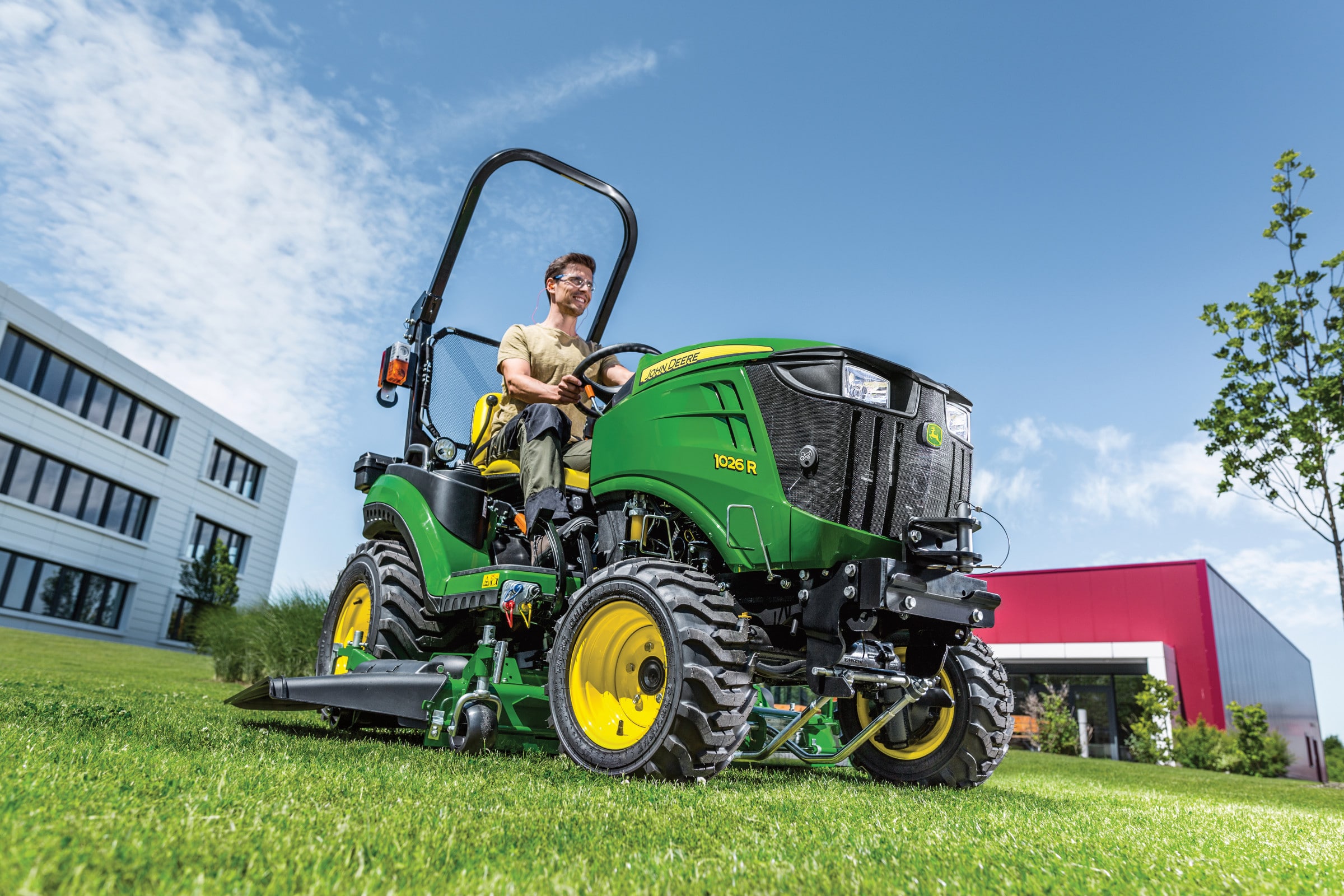 £1 MOWER DECK OFFER WHEN YOU BUY A 1026R COMPACT TRACTOR